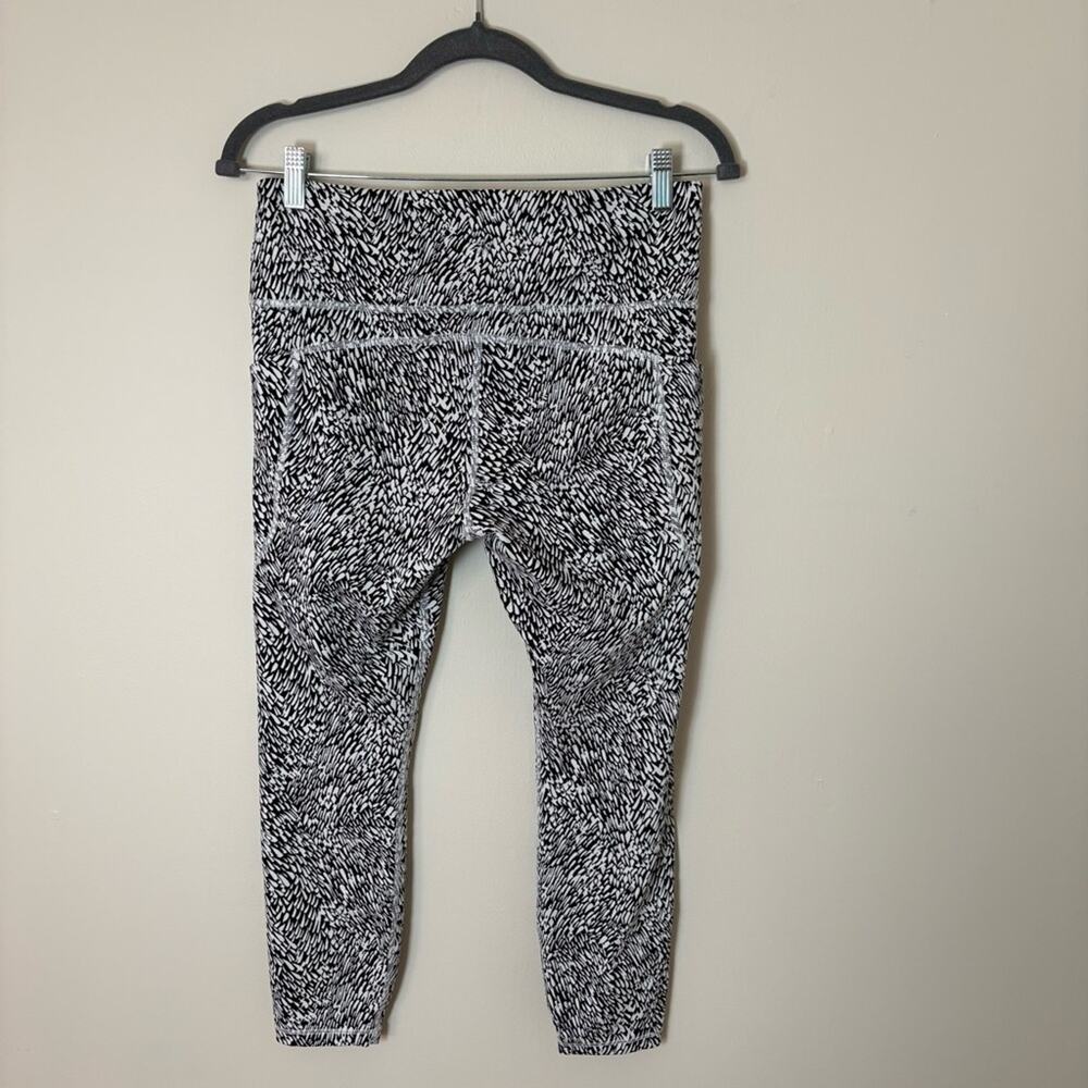 Athleta Ultimate Stash II Textured 7/8 Leggings SZ L Black White Activewear - Picture 2 of 10